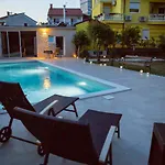 Mery Апартаменты *